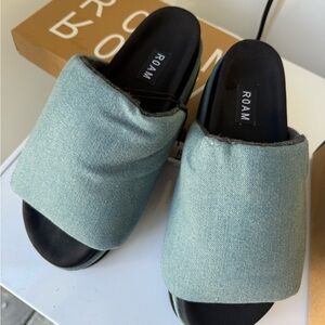 NWT - BRAND NEW ROAM Sage Green Padded Slide Sandals with Black Footbed